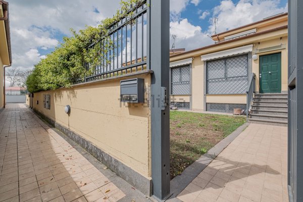 casa indipendente in vendita a Roma in zona Giuliano Dalmata