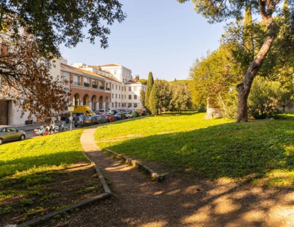 appartamento in vendita a Roma in zona San Saba - Ripa