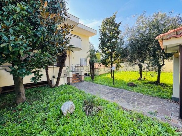 casa indipendente in vendita a Roma in zona Acilia