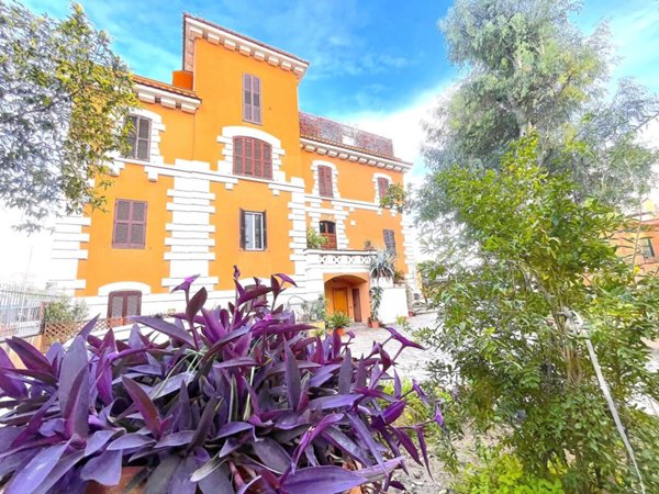 casa indipendente in vendita a Roma in zona Prenestino-Labicano