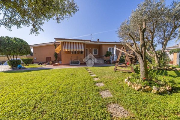 casa indipendente in vendita a Roma in zona Infernetto