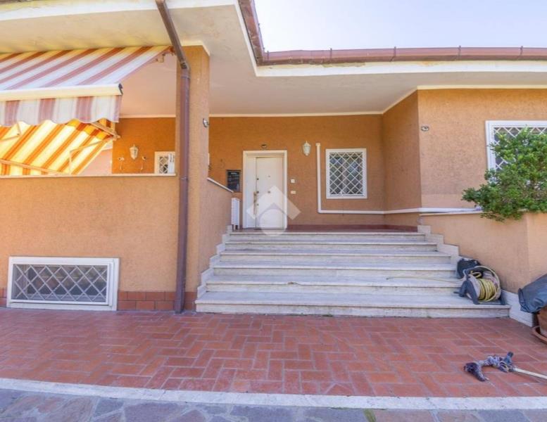 casa indipendente in vendita a Roma in zona Infernetto