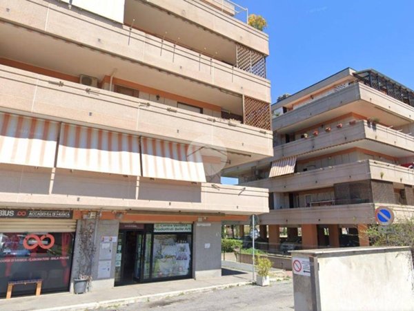 negozio in vendita a Roma in zona Vitinia