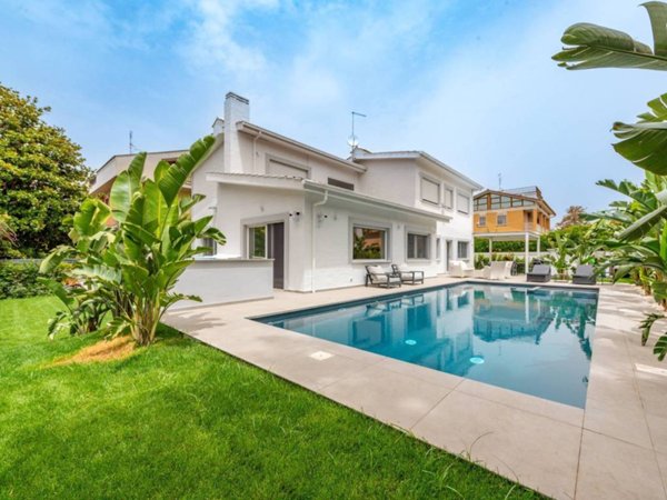 casa indipendente in vendita a Roma in zona Axa