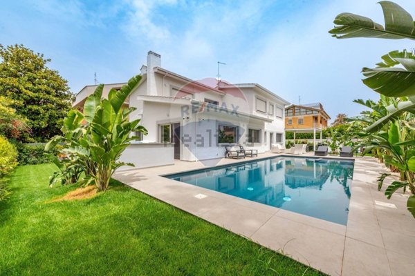 casa indipendente in vendita a Roma in zona Axa