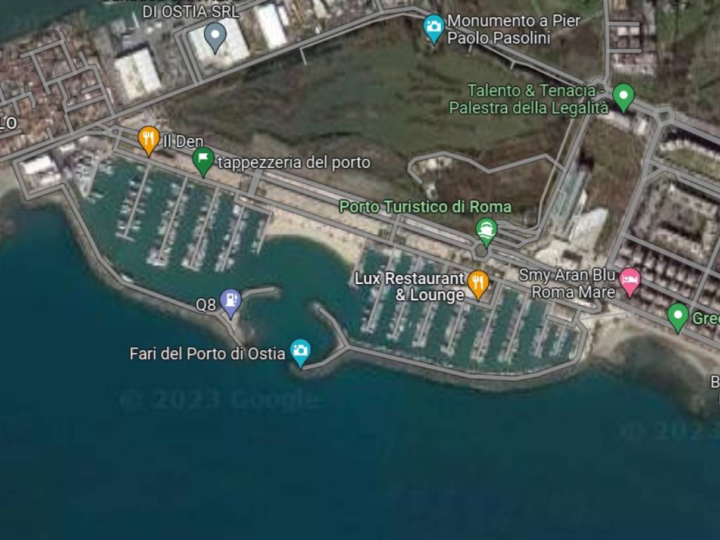 negozio in vendita a Roma in zona Ostia