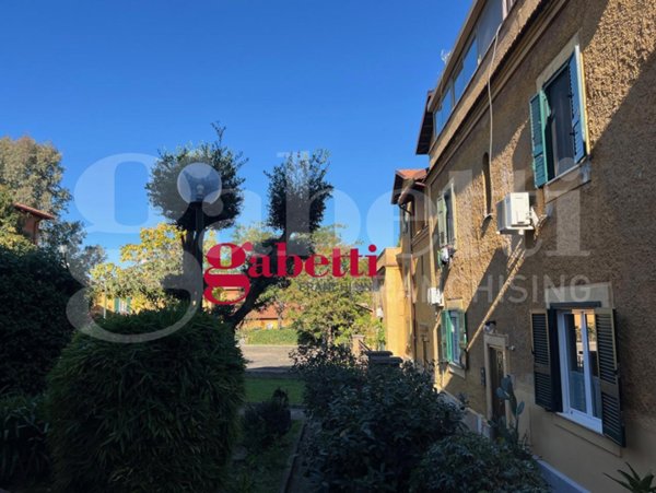 appartamento in vendita a Roma in zona Ostiense