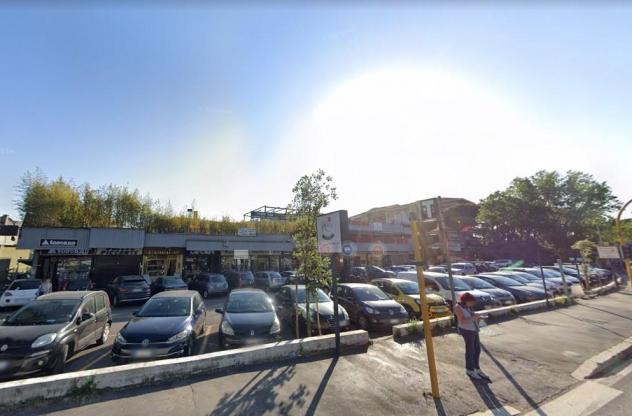 locale commerciale in vendita a Roma in zona Tomba di Nerone