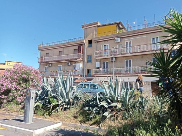 appartamento in vendita a Roma in zona Torre Angela