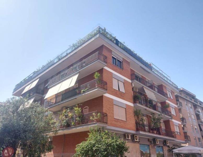 appartamento in vendita a Roma in zona Appio Claudio