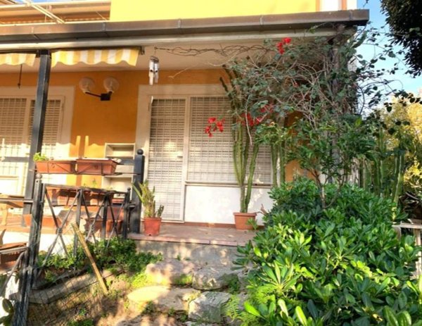 casa indipendente in vendita a Roma in zona Casal Palocco