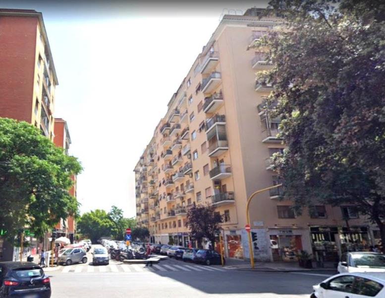 locale commerciale in vendita a Roma in zona Portuense