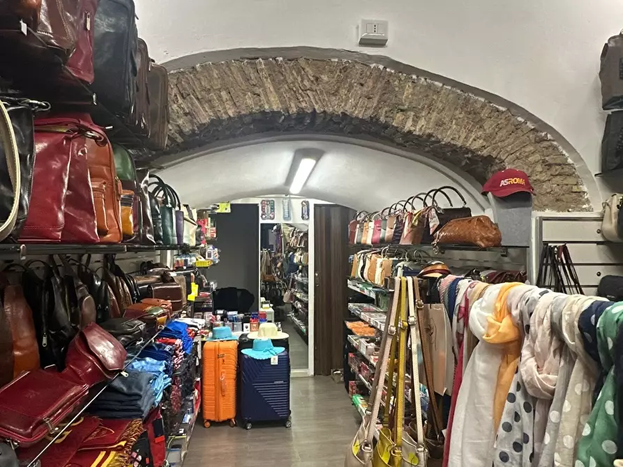 negozio in vendita a Roma in zona Rione di Ponte