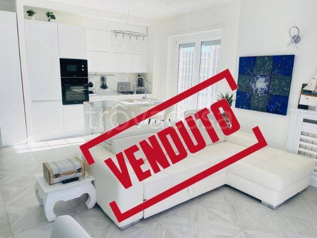 appartamento in vendita a Roma in zona Colle del Sole
