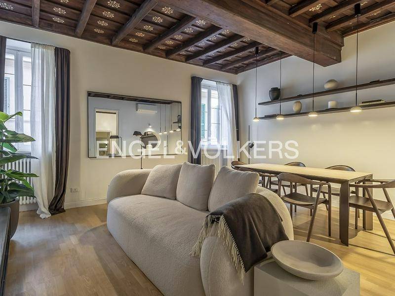 appartamento in vendita a Roma in zona Pigna - Sant'Angelo