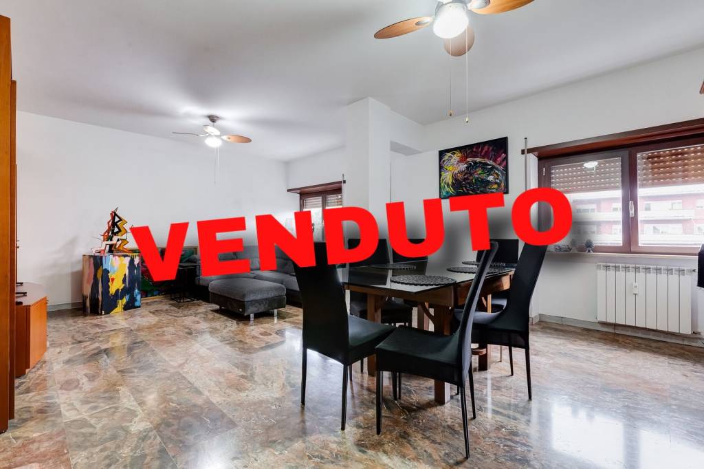 appartamento in vendita a Roma in zona Appio Latino
