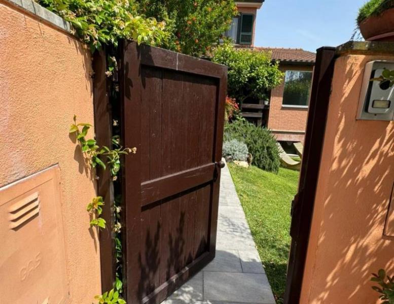casa indipendente in vendita a Roma in zona Infernetto