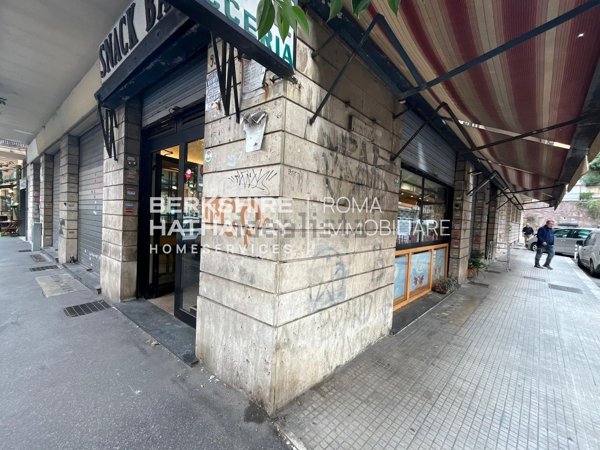locale commerciale in vendita a Roma in zona Aurelio