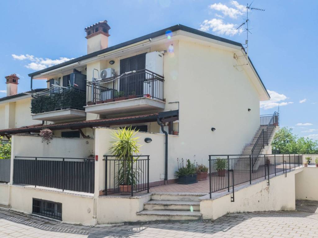 appartamento in vendita a Roma in zona Castelverde