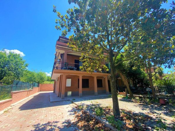 appartamento in vendita a Roma in zona Fonte Laurentina