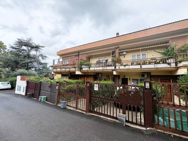 appartamento in vendita a Roma in zona Vitinia