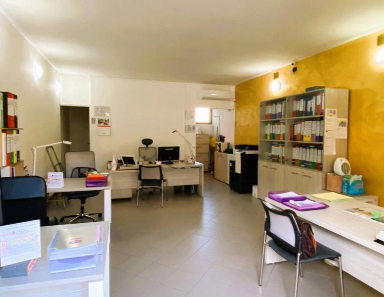 negozio in vendita a Roma in zona Sette Bagni