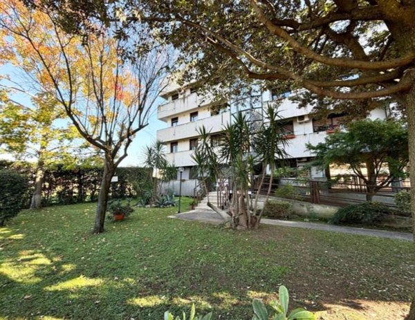 appartamento in vendita a Roma in zona Mostacciano