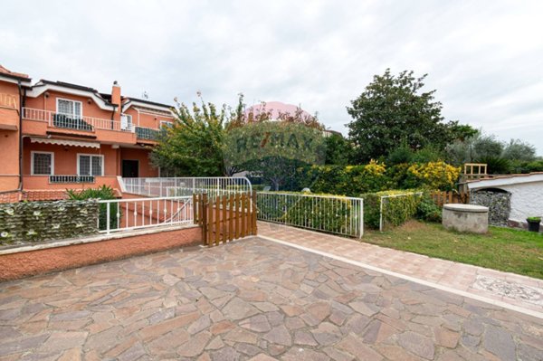 casa indipendente in vendita a Roma in zona Infernetto