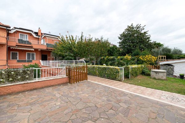 casa indipendente in vendita a Roma in zona Infernetto