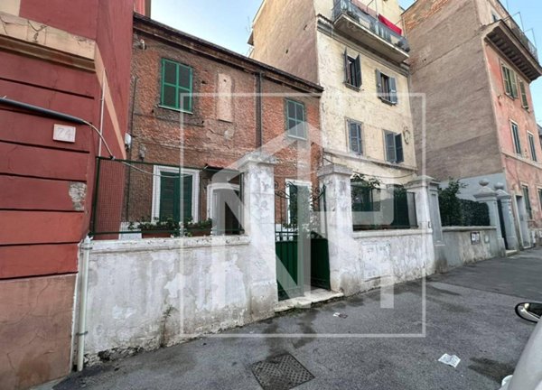 appartamento in vendita a Roma in zona Tuscolano