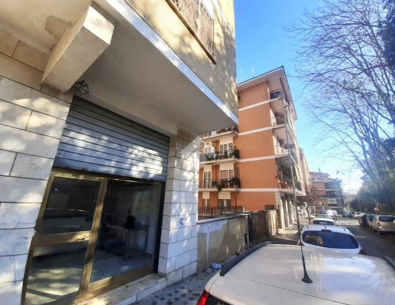 negozio in vendita a Roma in zona Portuense