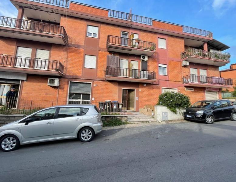 negozio in vendita a Roma in zona Selva Candida
