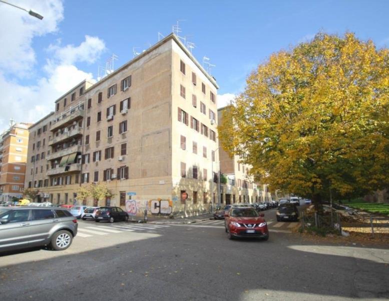appartamento in vendita a Roma in zona Tuscolano