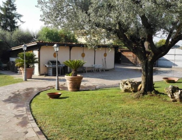 casa indipendente in vendita a Roma