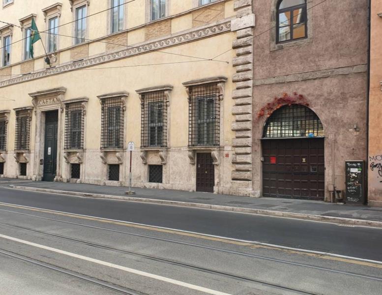 negozio in vendita a Roma in zona Pigna - Sant'Angelo