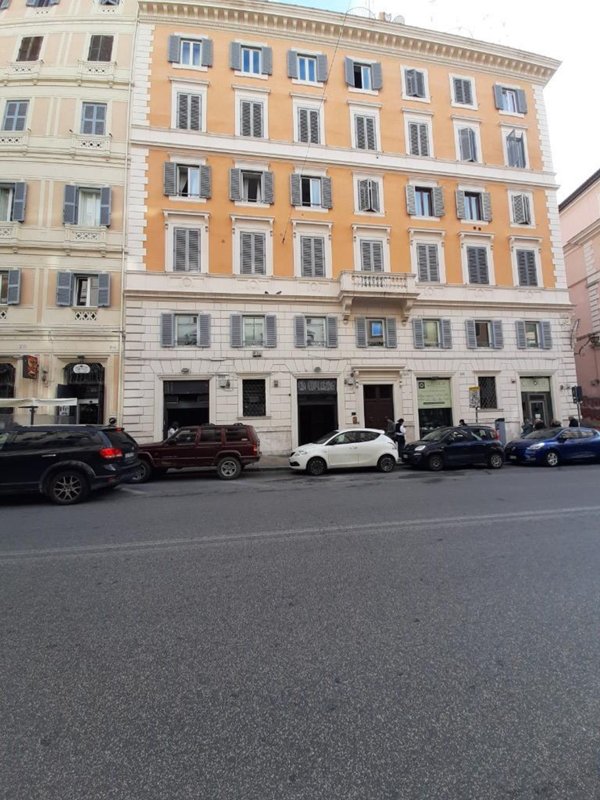 locale commerciale in vendita a Roma in zona Celio