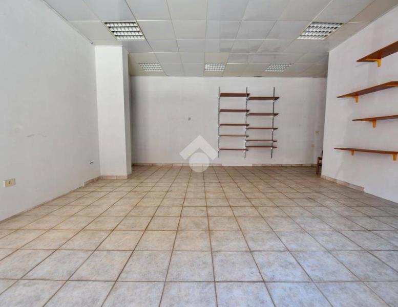 locale commerciale in vendita a Roma
