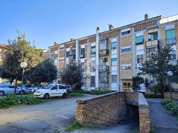appartamento in vendita a Roma in zona Torre Spaccata