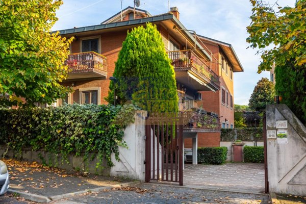 appartamento in vendita a Roma in zona Appio Pignatelli