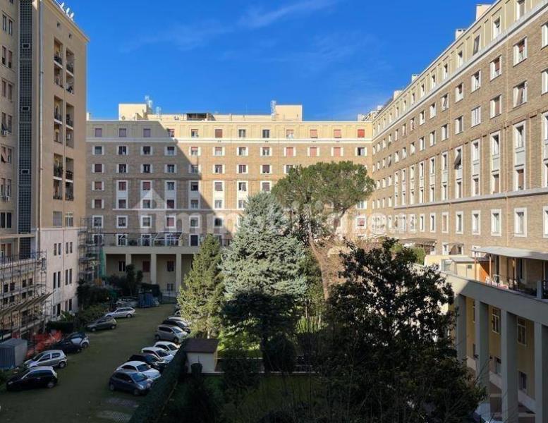 appartamento in vendita a Roma in zona Ardeatino
