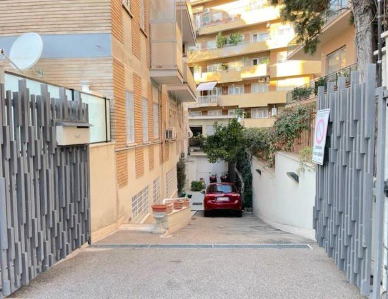 ufficio in vendita a Roma in zona Tor di Quinto