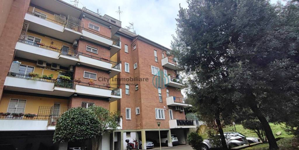 appartamento in vendita a Roma in zona Tomba di Nerone
