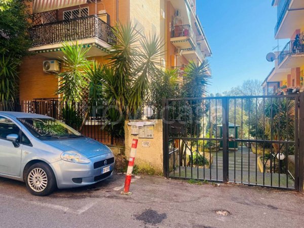 appartamento in vendita a Roma in zona Tomba di Nerone