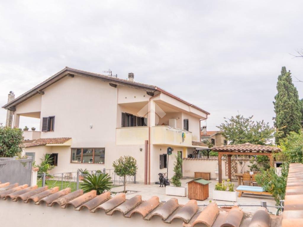 casa indipendente in vendita a Roma in zona Massimina/Casal Lumbroso