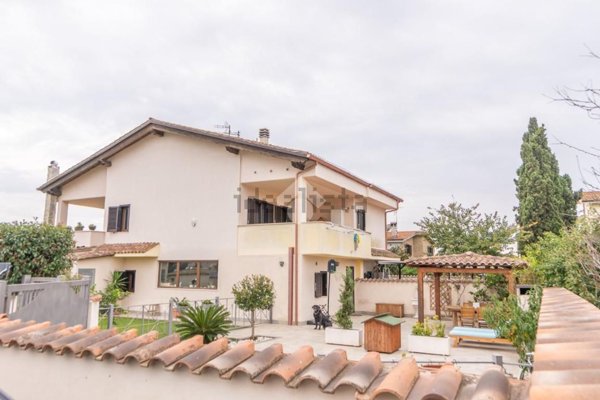 appartamento in vendita a Roma in zona Piana del Sole