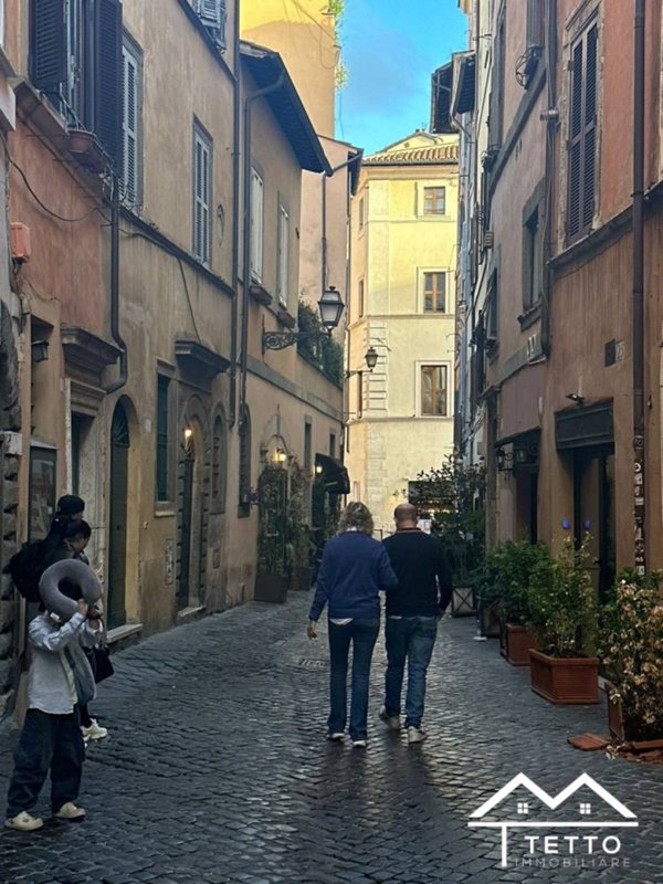 negozio in vendita a Roma in zona Rione di Ponte