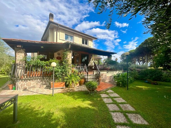 casa indipendente in vendita a Roma in zona Cesano