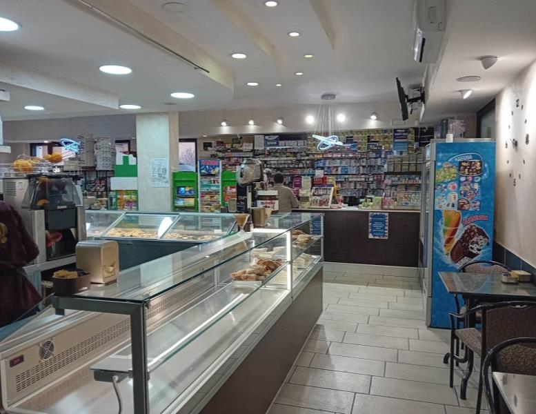 negozio in vendita a Roma in zona Appio Claudio