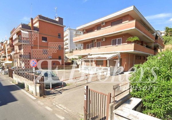 locale commerciale in vendita a Roma in zona Aurelio
