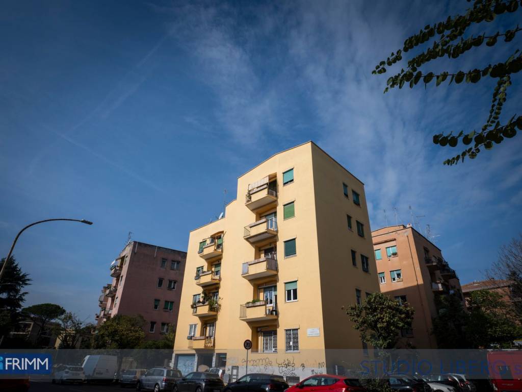appartamento in vendita a Roma in zona Ostiense